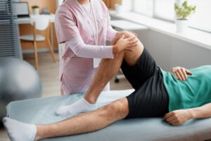 How Physiotherapy Reduces Knee Pain Without Surgery